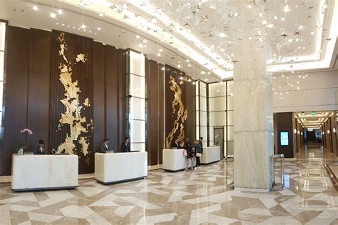hotel lobby in tagalog